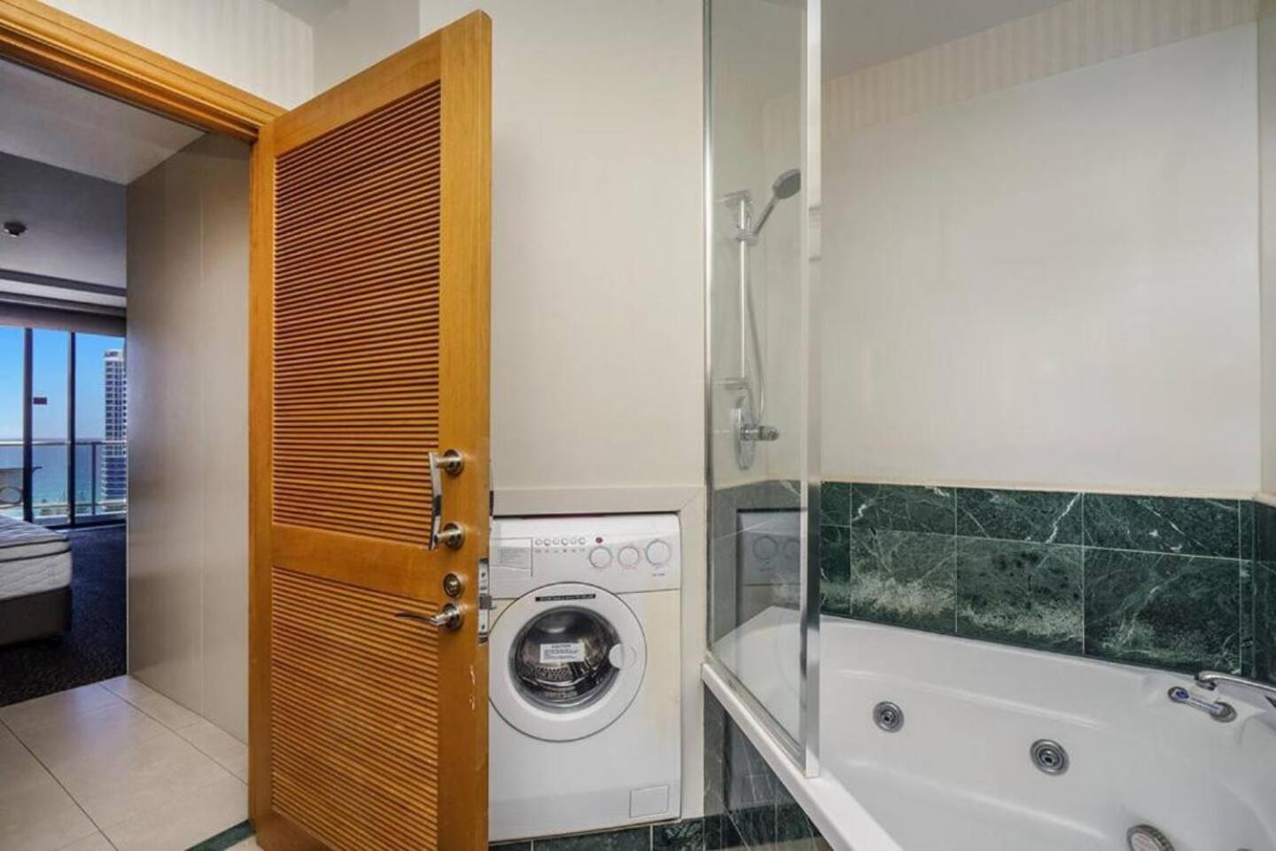 Deluxe Private Apartment And Studio - Ocean Views Gold Coast Esterno foto
