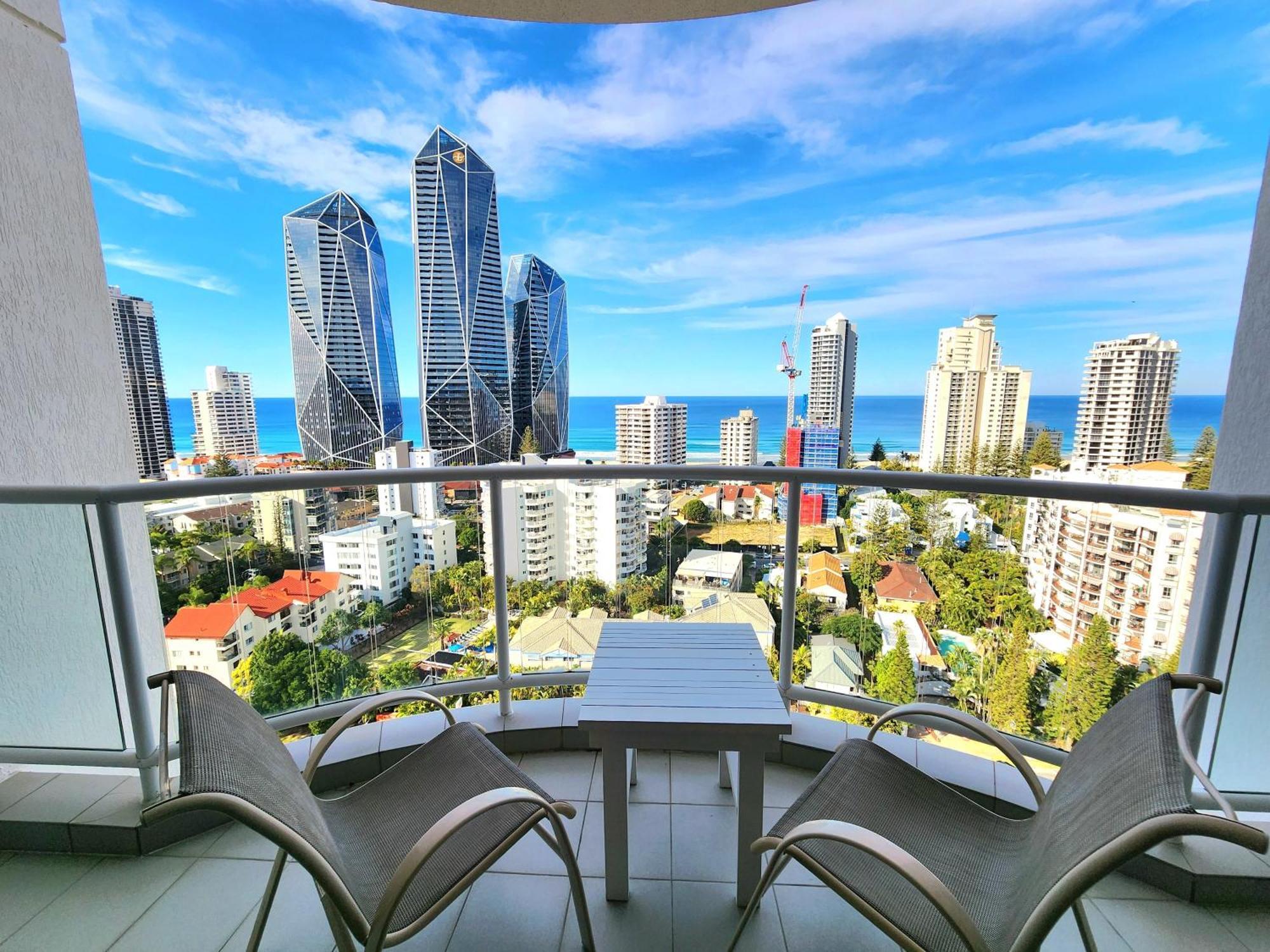 Deluxe Private Apartment And Studio - Ocean Views Gold Coast Esterno foto